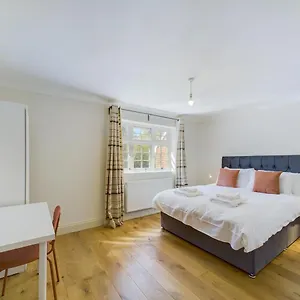 Duplex Redhill Town Centre By Livingo Apartment Redhill (Surrey)